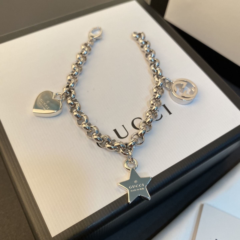 G*u*i bracelets